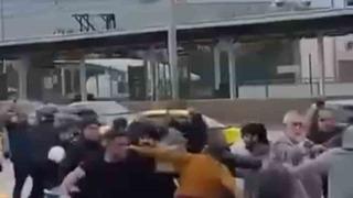 Bursa’da savaşı andıran kavga kamerada: Kimi kaskını miğfer yaptı, kimi sopayı kılıç gibi kullandı