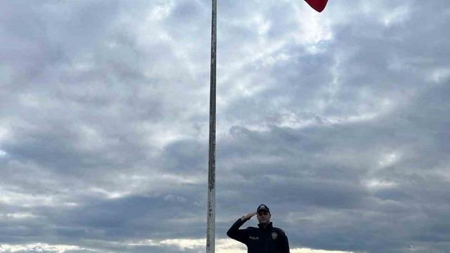 Giresun Valiliği müdahale etti; Yıpranan Türk bayrağı yenilendi