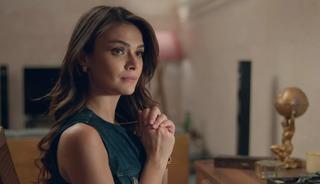 Aşka geldi! Sevgilisini öpmeye doyamadı  