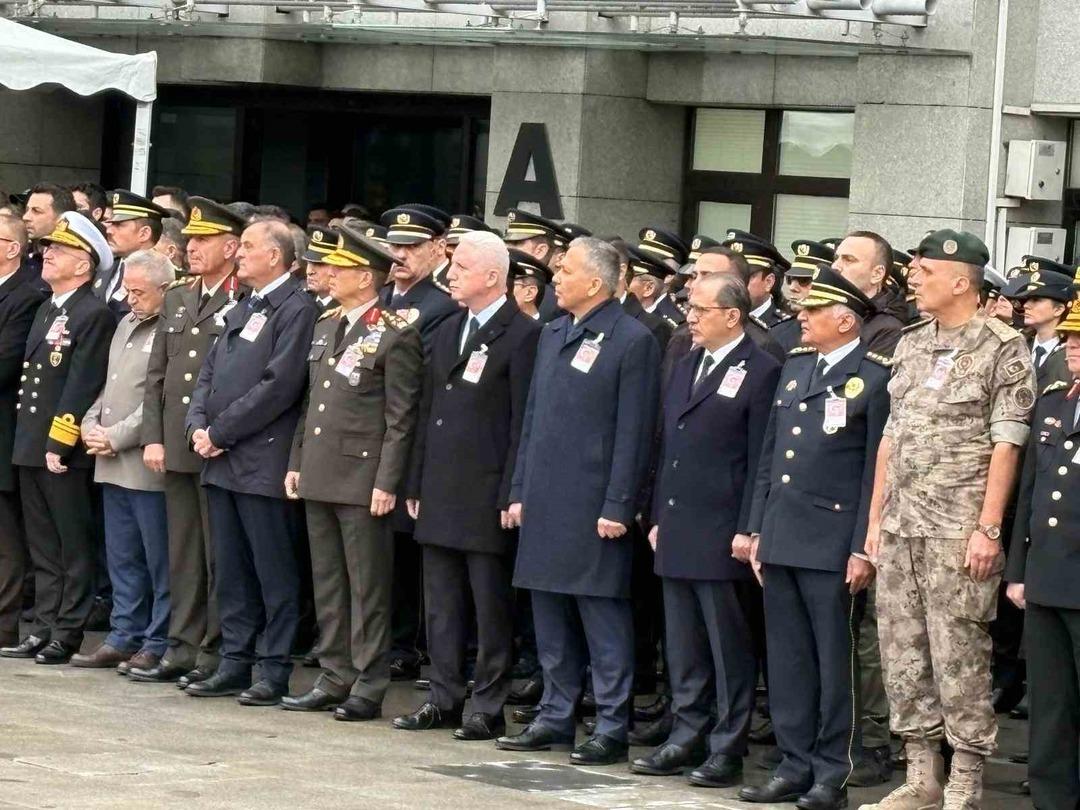 Bağlama çaldığı görüntüler yürekleri dağladı! Şehit polis memuru Emre Albayrak son yolculuğuna uğurlandı 5