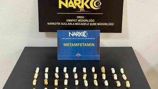 Midesinden 407 gram uyuşturucu çıktı: 2 tutuklama