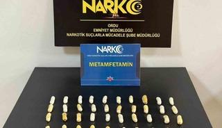 Midesinden 407 gram uyuşturucu çıktı: 2 tutuklama