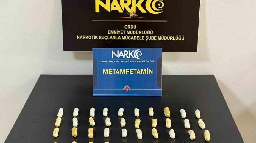 Midesinden 407 gram uyuşturucu çıktı: 2 tutuklama