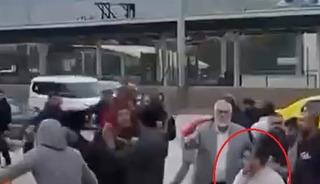 Demir sopa ve yumruklarla birbirine saldırdılar