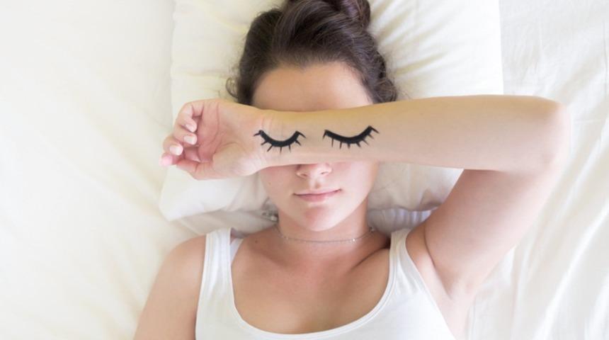 G&uuml;nd&uuml;z bile uyukluyorsanız dikkat! Hasta olabilirsiniz&hellip;