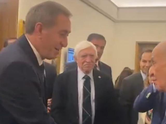 Bah&ccedil;eli, DEM Partililerle tokalaşıp tebrik etti