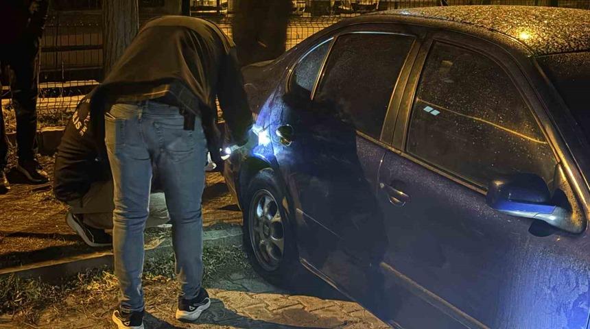 Bu mahallede neler oluyor? Aynı otoparktaki 5 otomobilin lastiğini kestiler