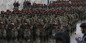 Suriye'de ordu teyakkuzda! Şara kamuflajı giydi