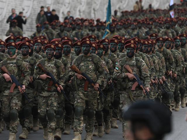 Suriye'de ordu teyakkuzda! Şara kamuflajı giydi, 80 bin asker operasyon için hazır