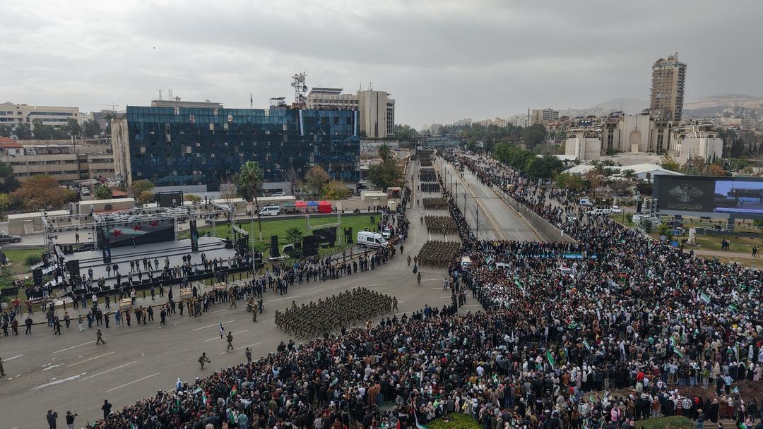 Suriye de ordu teyakkuzda! Şara kamuflajı giydi, 80 bin asker operasyon için hazır 6