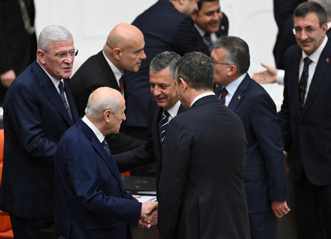 Devlet Bahçeli, DEM Partilileri alkışladı çaya davet etti 1