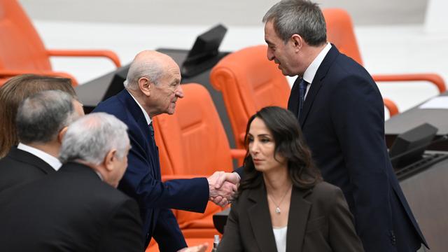 Devlet Bahçeli, DEM Partilileri alkışladı çaya davet etti