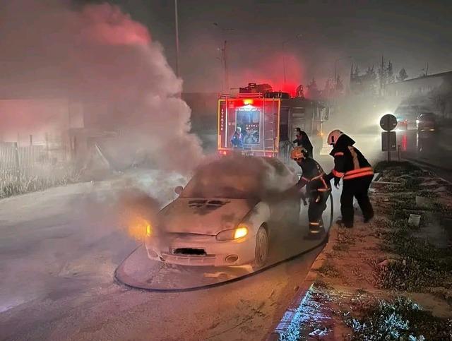 Antakya’da yanan otomobilde hasar oluştu 1