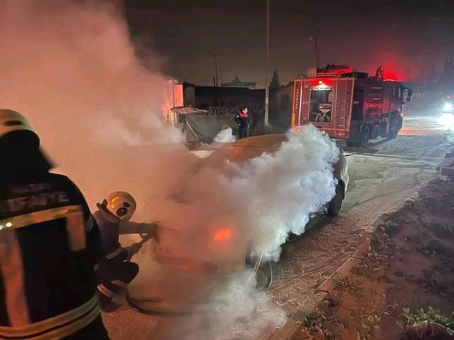 Antakya’da yanan otomobilde hasar oluştu 3