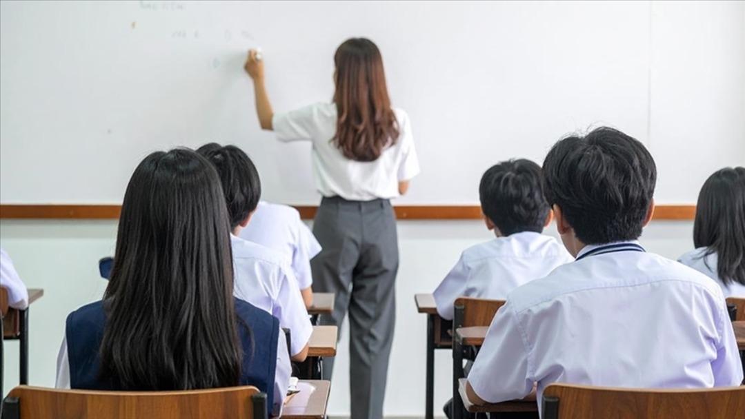 Özel lisede ayrımcılık isyanı! Türk öğretmenlere kapı orada : İtalyan öğretmenlere 5 kat fazladan maaş 1