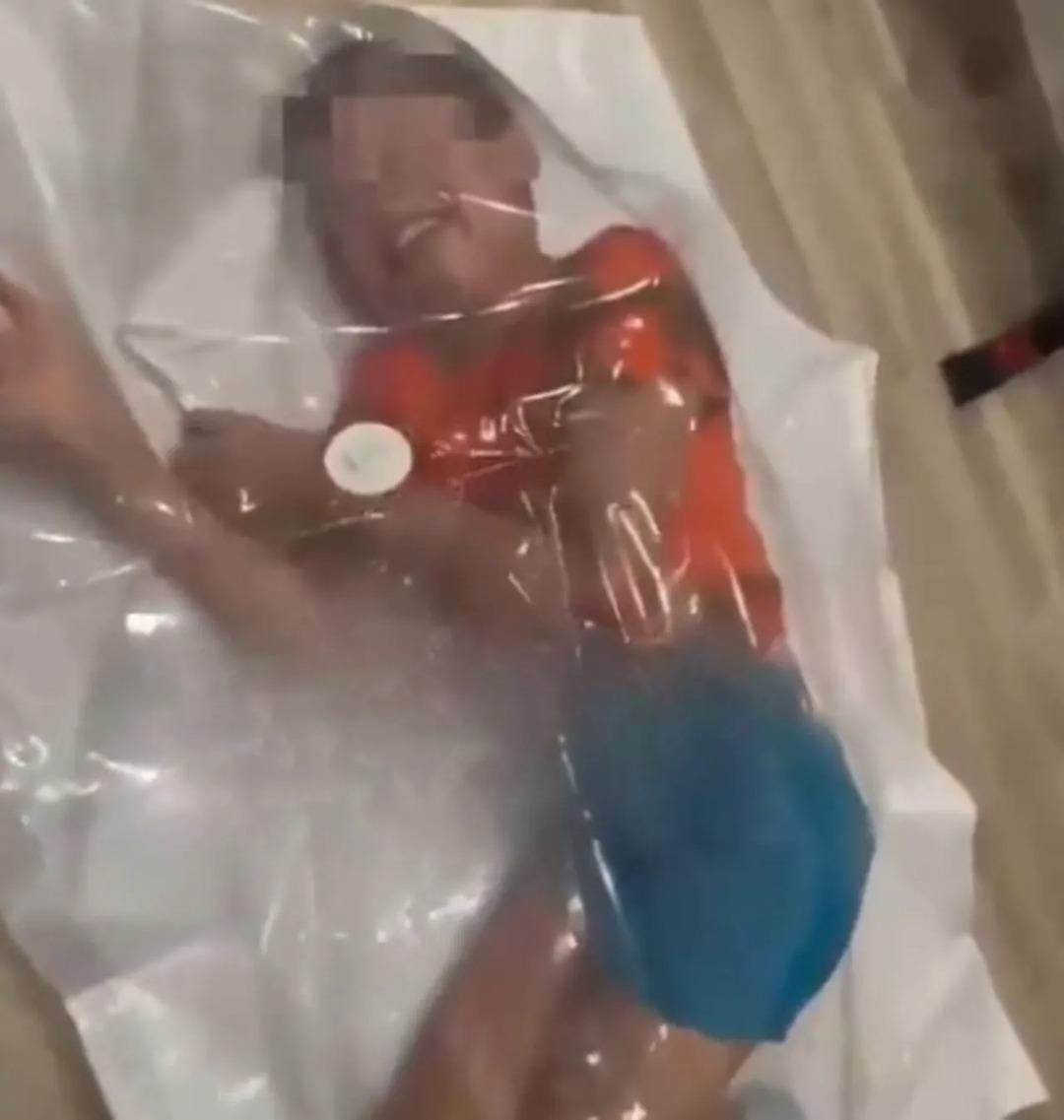 Beğeni için yaptı! Rus fenomenin oğluyla çektiği videoya tepki yağdı 1