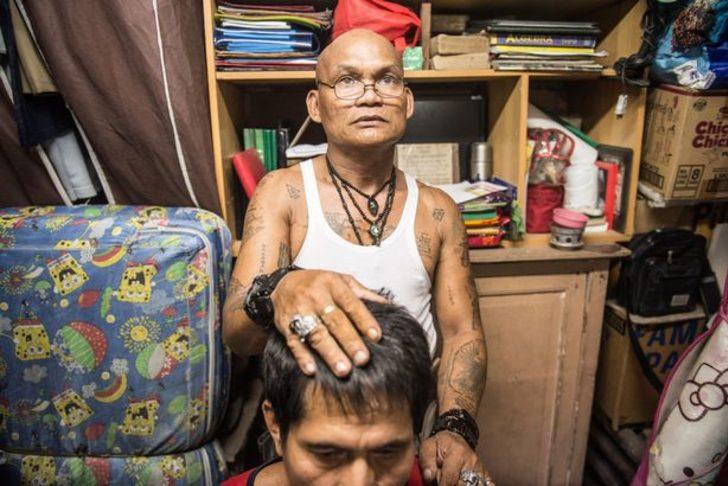 Bu da palalı ayin! Ritüelden sonra 'kurşun geçirmez' oluyorlar G3