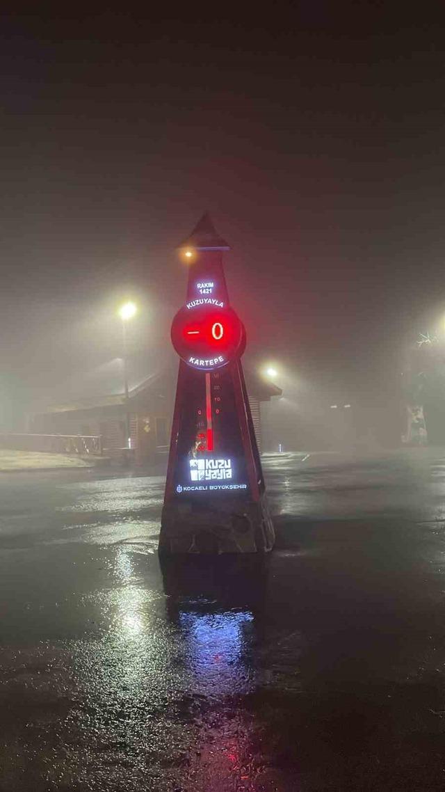 Kış turizmiyle ünlü Kartepe Kuzuyayla’ya kar yağdı 1