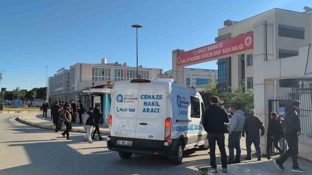 Kamyonun altında kalarak hayatını kaybeden lise öğrencisinin cenazesi teslim alındı 5