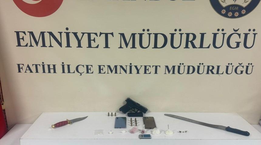 ‘Yağma’ suçundan aranan ve hakkında 20 yıl hapis cezası bulunan firari uyuşturucu operasyonunda yakalandı