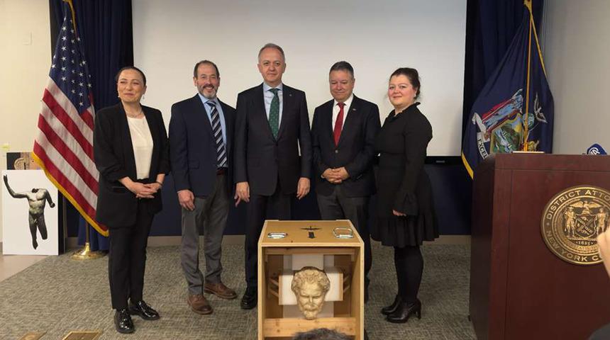 Türkiye, kayıp eserlerinin izini sürmeye devam ediyor: Boubon İmparatoru ve 28 eser yurtta