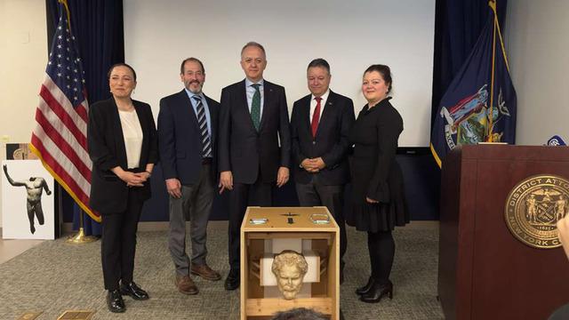 Türkiye, kayıp eserlerinin izini sürmeye devam ediyor: Boubon İmparatoru ve 28 eser yurtta