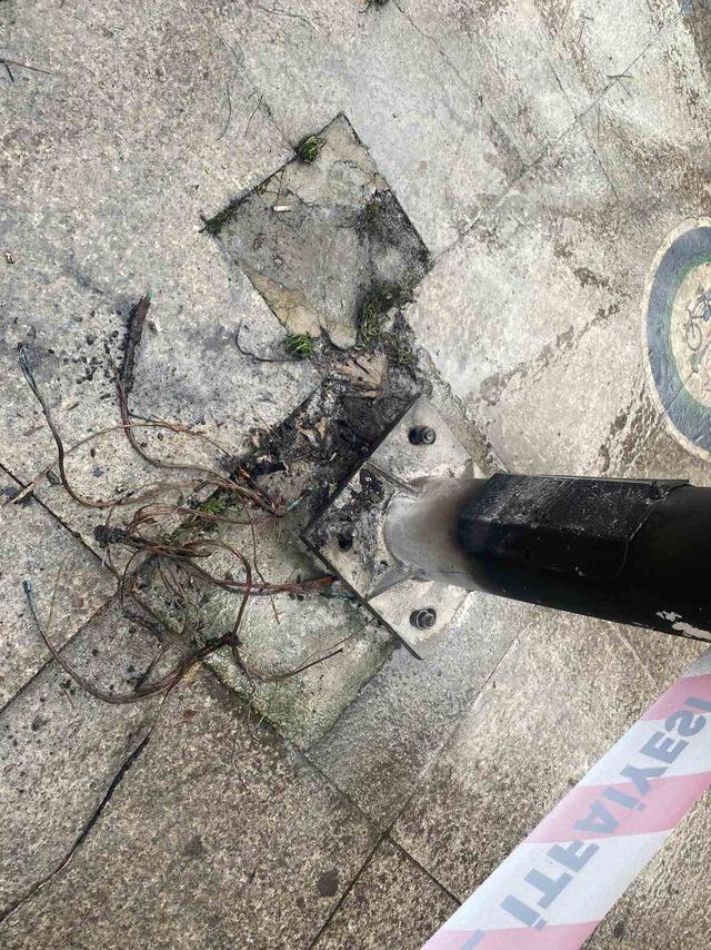 Bağdat Caddesi’nde yılbaşı ışık süslemeleri alev aldı, facianın eşiğinden dönüldü 4