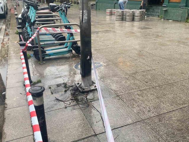 Bağdat Caddesi’nde yılbaşı ışık süslemeleri alev aldı, facianın eşiğinden dönüldü 1