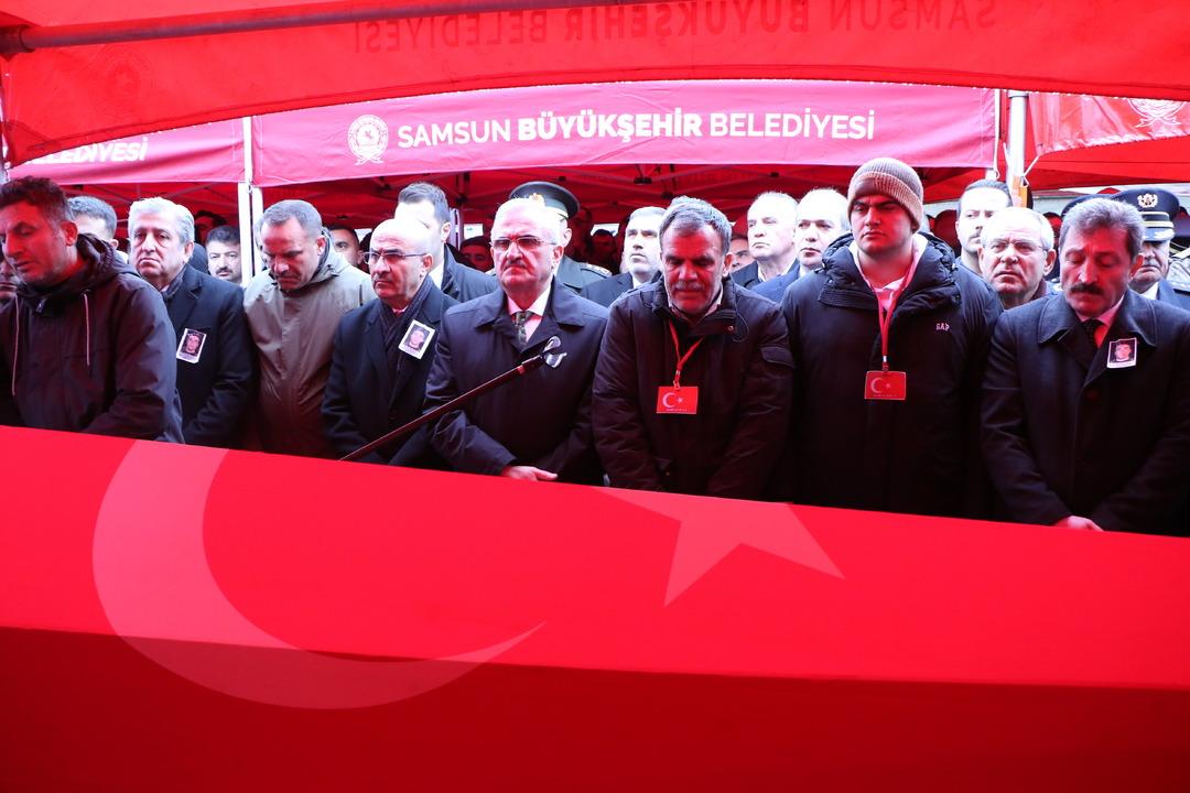 Evinden 90 cm lik kılıç çıktı! Özel Harekat Polisi Emre Albayrak ı şehit eden katil ve ailesi suç makinesi çıktı 13