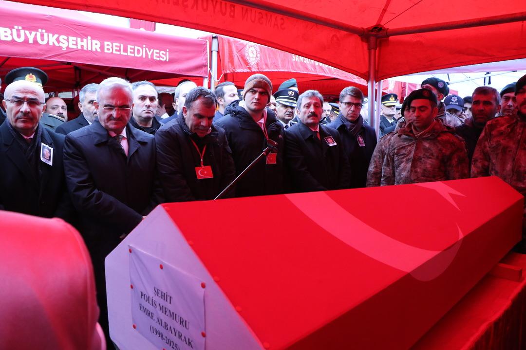 Evinden 90 cm lik kılıç çıktı! Özel Harekat Polisi Emre Albayrak ı şehit eden katil ve ailesi suç makinesi çıktı 12