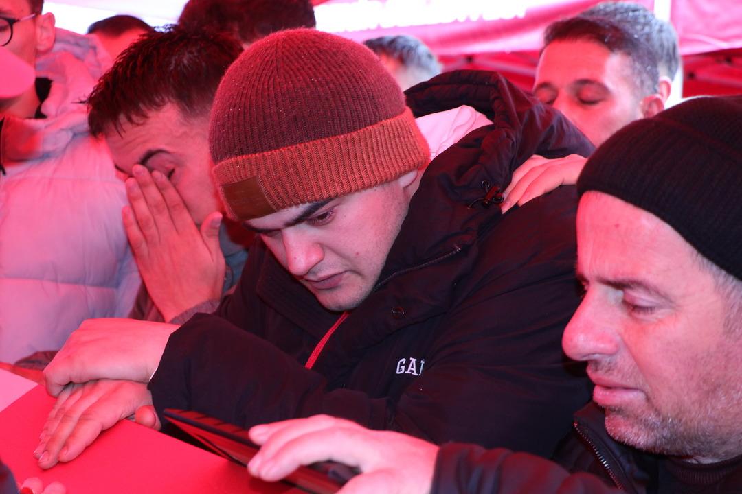 Evinden 90 cm lik kılıç çıktı! Özel Harekat Polisi Emre Albayrak ı şehit eden katil ve ailesi suç makinesi çıktı 7