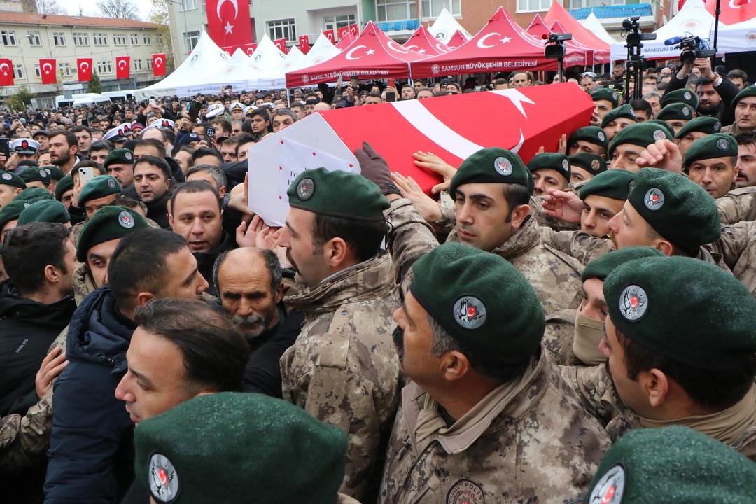 Evinden 90 cm lik kılıç çıktı! Özel Harekat Polisi Emre Albayrak ı şehit eden katil ve ailesi suç makinesi çıktı 6