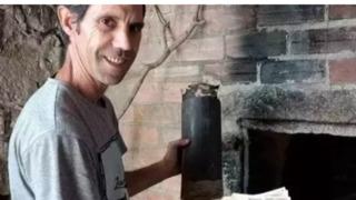 Duvara balyozu vurunca hayatının şokunu yaşadı!