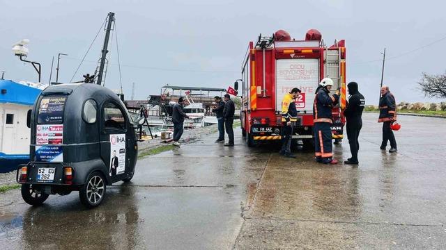 Ordu’da su alarak batma tehlikesi olan tekneye ekipler müdahale etti 3