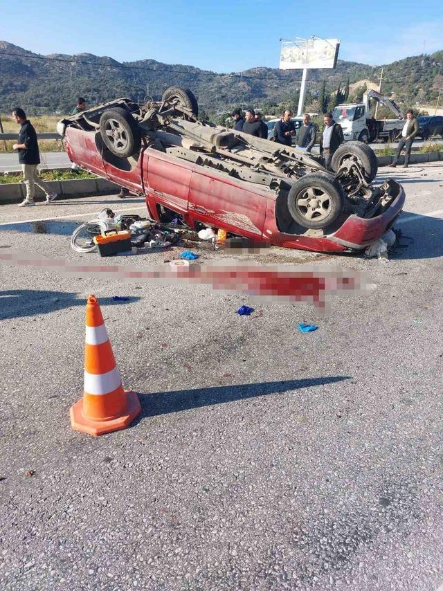 Kamyonet sürücüsü hayatını kaybetti 1