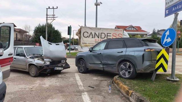 Işık ihlali kaza getirdi: 2 yaralı 2