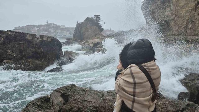 Amasra’da dalga boyu 3 metreye ulaştı 1