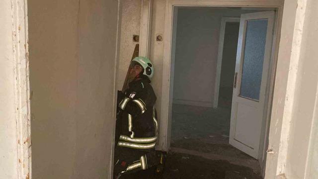 Elazığ’da metruk binada yangın 2