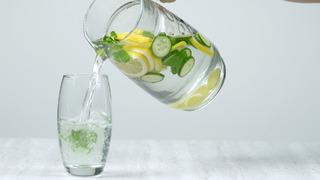 Detoks niyetine: Güne merhaba suyu