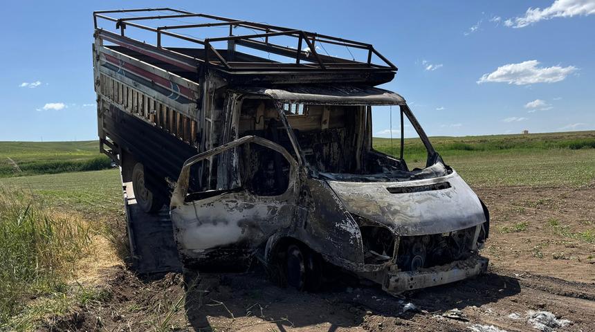 Baba ve oğlunu tabancayla vurduktan sonra yakmıştı! Hedef şaşırtmak için yaptığı 'pes' dedirtti