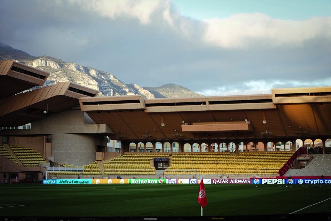 Monaco da stadyuma girmek isteyen Galatasaray taraftarlarından çarpıcı hareket! 1