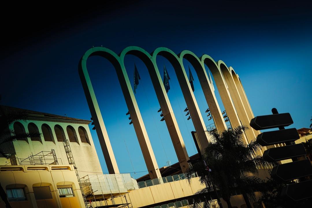 Monaco da stadyuma girmek isteyen Galatasaray taraftarlarından çarpıcı hareket! 2