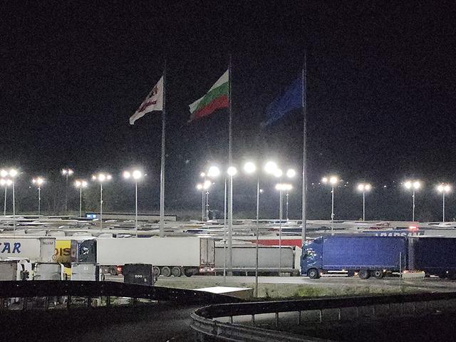 Bu ne kuyruğu demeyin! Tam 32 kilometre: 2 bu&ccedil;uk g&uuml;n bekleyen var