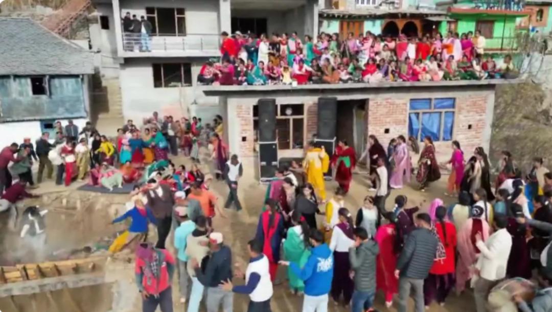 Düğün kabusa döndü! Tam 40 kişi çöken çatının altında kaldı: Durumu ciddi olanlar var 1