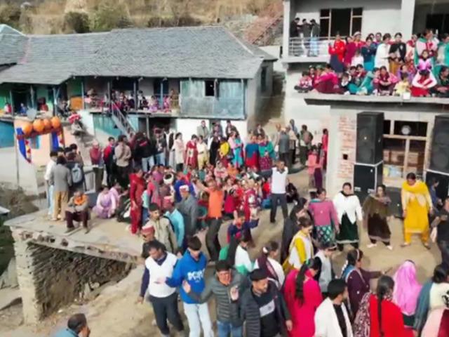 Düğün kabusa döndü! Tam 40 kişi çöken çatının altında kaldı