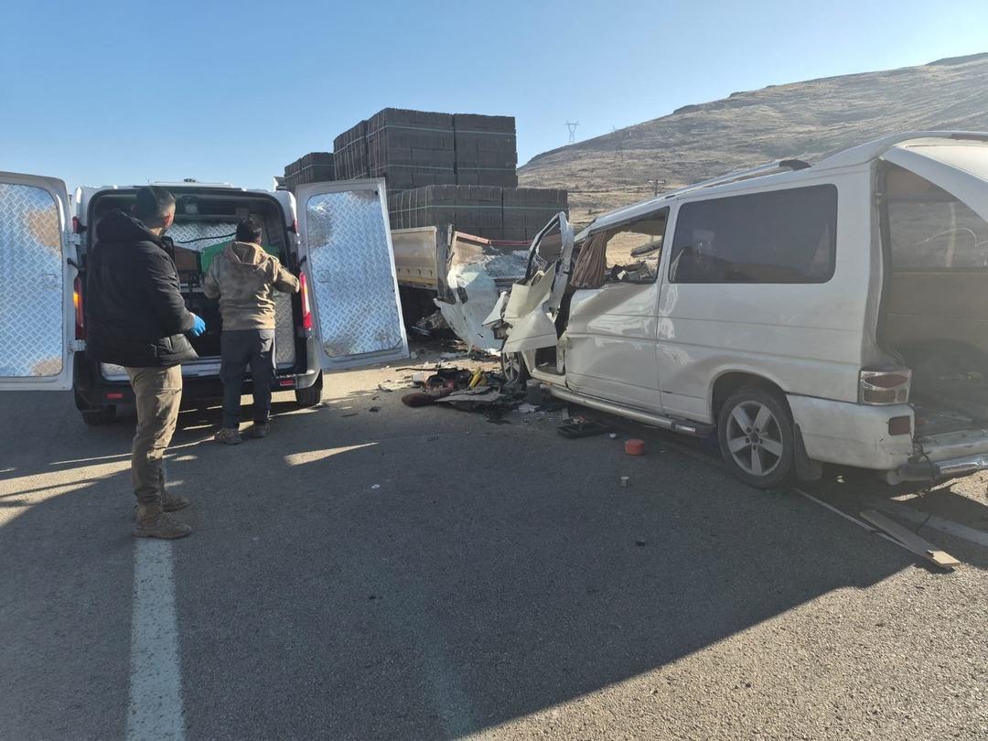 Malatya da feci kaza: 3 kişi hayatını kaybetti! 5