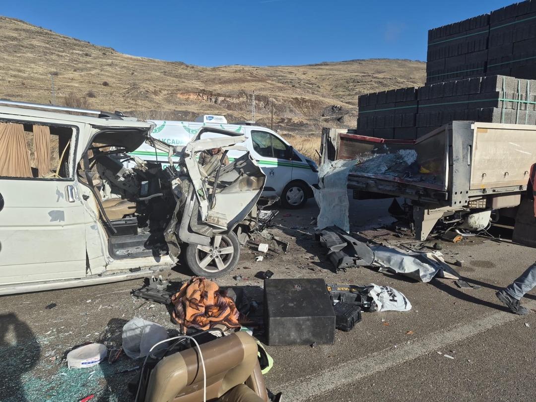 Malatya da feci kaza: 3 kişi hayatını kaybetti! 1