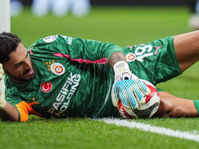 Fransa'da skandal manşet! Galatasaraylı kaleciyle dalga geçtiler