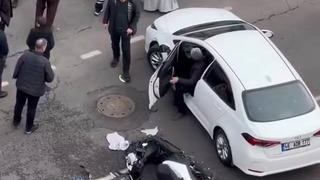 Diyarbakır’da otomobilin çarptığı motosikletli kurye yaralandı