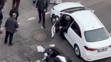 Diyarbakır’da otomobilin çarptığı motosikletli kurye yaralandı
